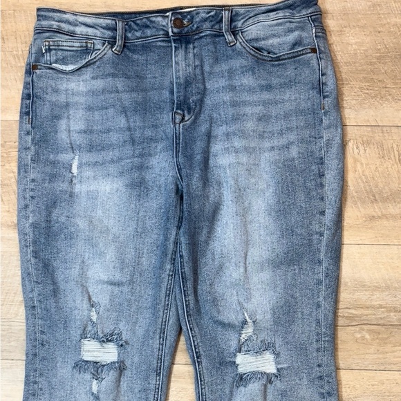 Judy Blue High Rise Distressed Cropped Skinny Fit Jeans Size 15/32 - Picture 2 of 8